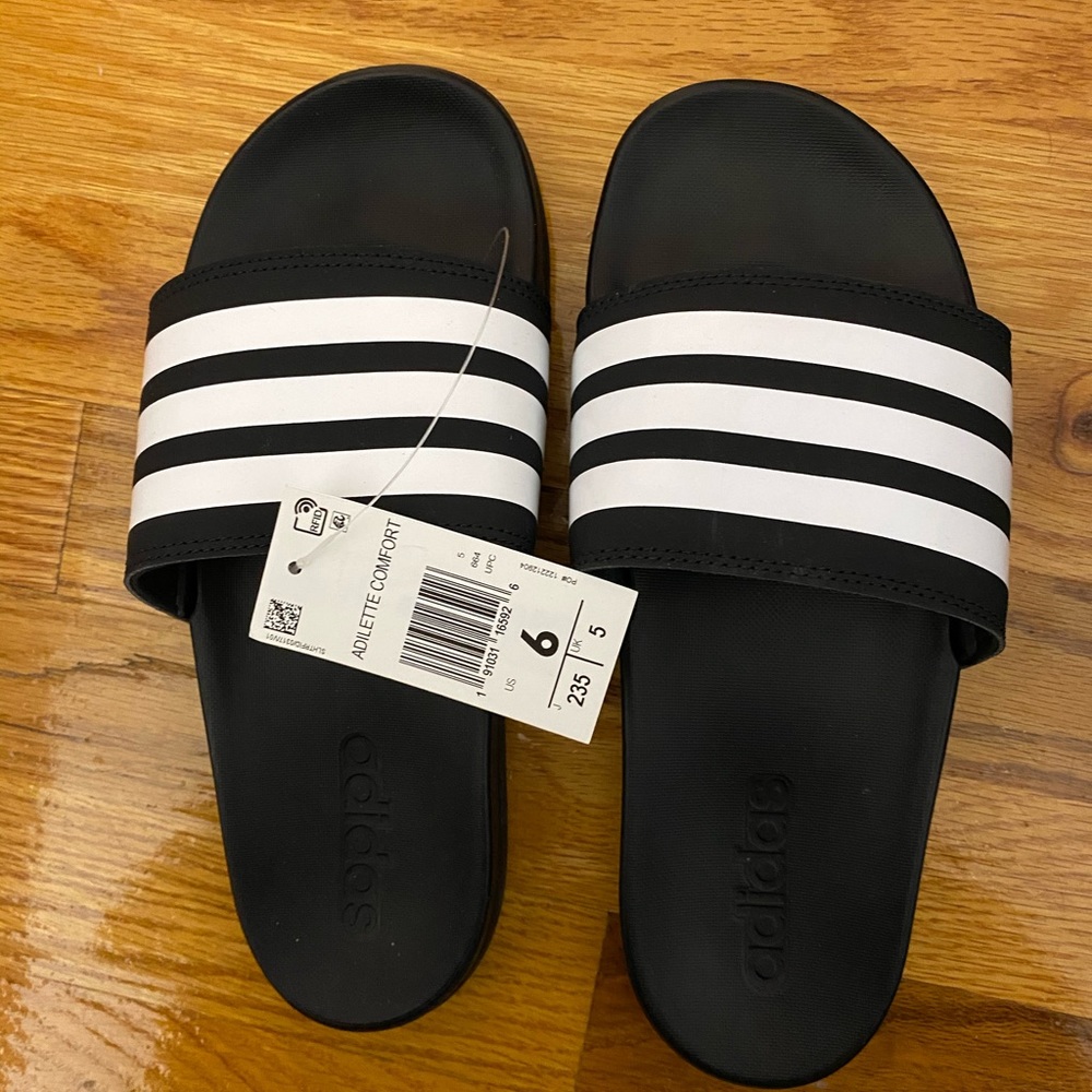 New adilette slippers (size 6)